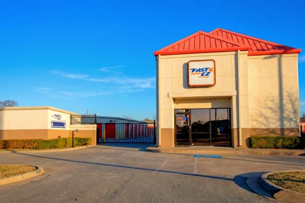 Facility photo: //images.sparefoot.com/medium/243527697bafdfc91f0.jpg