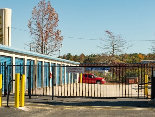 Facility photo: //images.sparefoot.com/medium/243528694aa777d3b7f.jpg