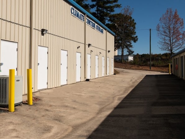 Facility photo: //images.sparefoot.com/medium/243528694aa7789fa05.jpg