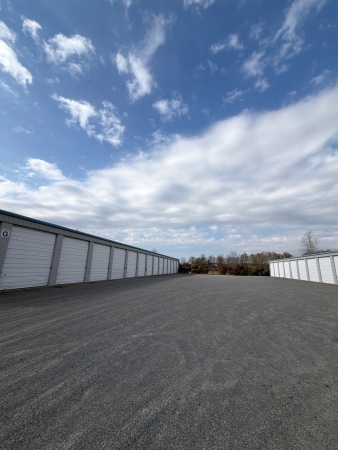 Facility photo: //images.sparefoot.com/medium/2435396a0b5de30fefd.jpg