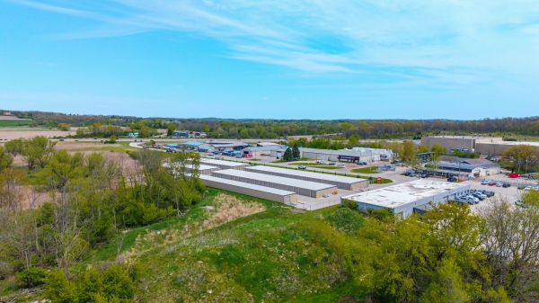 Facility photo: //images.sparefoot.com/medium/2435416a060dc49de84.jpg