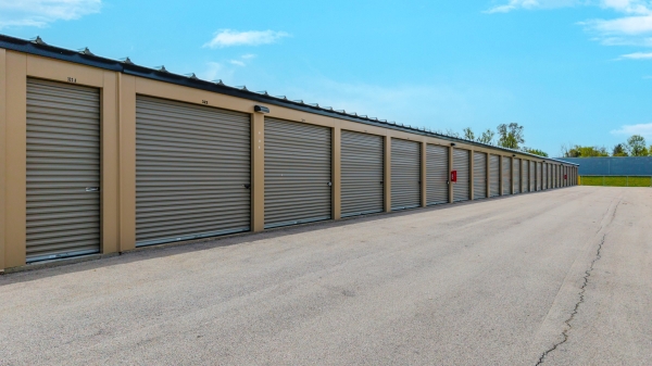 Facility photo: //images.sparefoot.com/medium/2435416a060dc9e93ac.jpg