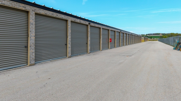 Facility photo: //images.sparefoot.com/medium/2435416a060dcb6ed22.jpg