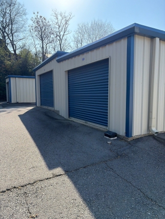 Facility photo: //images.sparefoot.com/medium/2435426a0b586219dbd.jpg
