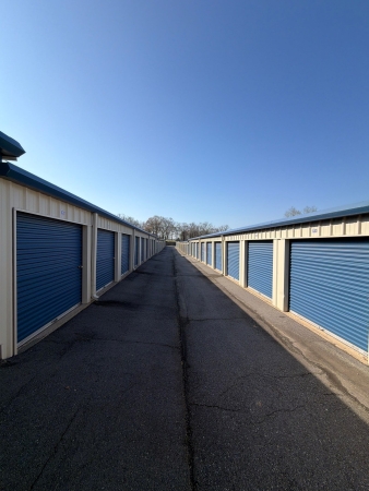 Facility photo: //images.sparefoot.com/medium/2435426a0b586356be8.jpg