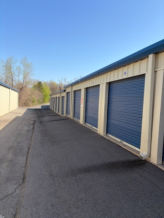 Facility photo: //images.sparefoot.com/medium/2435426a0b586470fc3.jpg