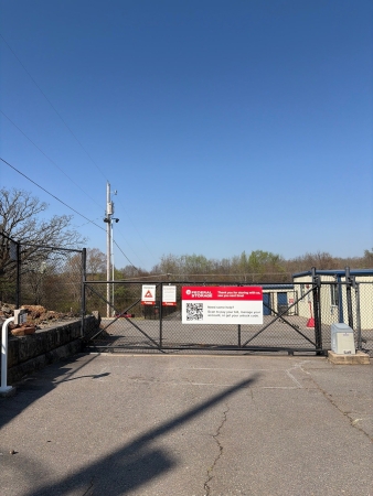 Facility photo: //images.sparefoot.com/medium/2435426a0b5868277fe.jpg