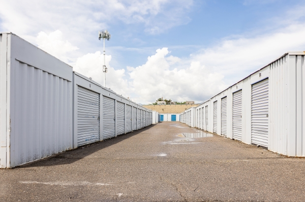 Facility photo: //images.sparefoot.com/medium/2435756943431ead35f.jpg