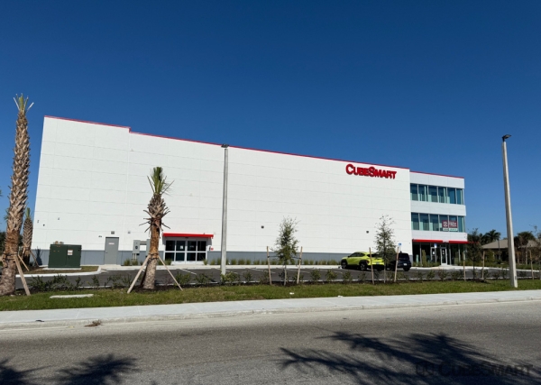 Storage Units at CubeSmart Self Storage - 13600 Goldenwood Drive - FL - 13600 Goldenwood Drive