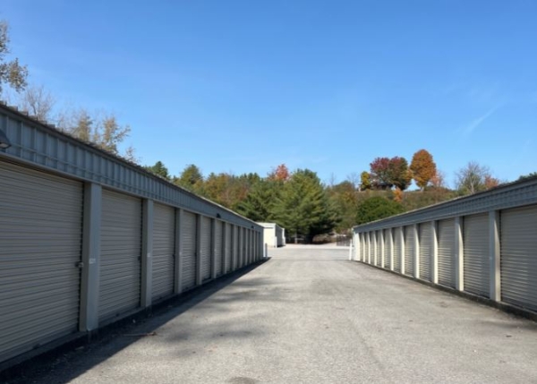 Facility photo: //images.sparefoot.com/medium/2435786944353508537.jpg