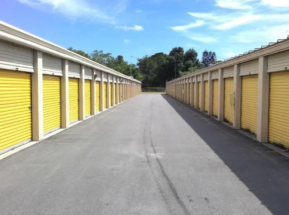 Storage Units at Storage Rentals of America - Tampa - W Waters Ave - 7550 West Waters Avenue