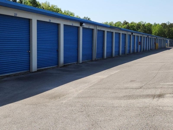 Facility photo: //images.sparefoot.com/medium/2435886957ef9a7222d.jpg