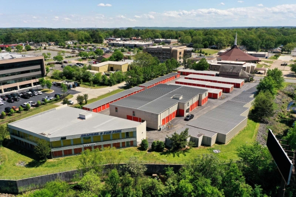 Facility photo: //images.sparefoot.com/medium/2436146945a8a96d29b.jpg