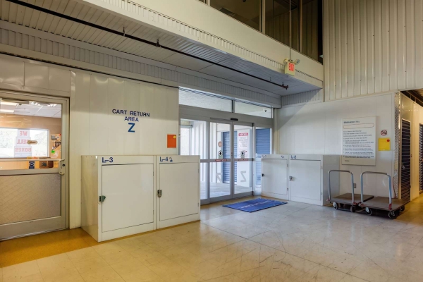 Facility photo: //images.sparefoot.com/medium/2436156948c5ad2bbad.jpg