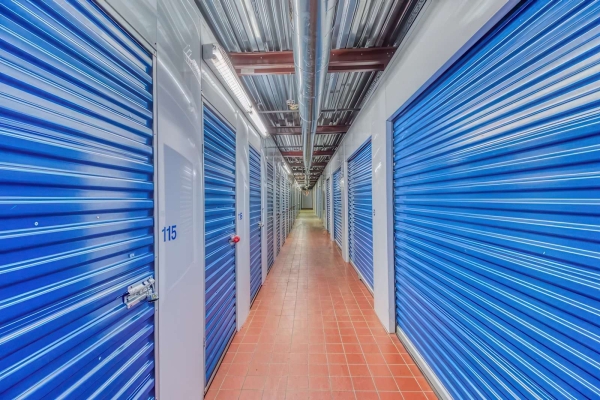 Facility photo: //images.sparefoot.com/medium/2436156948c5cb06a5b.jpg