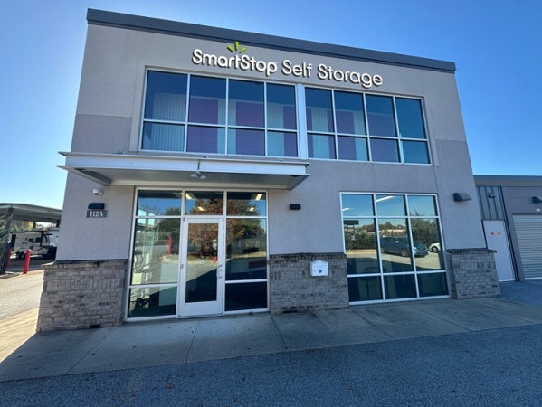 Facility photo: //images.sparefoot.com/medium/2436206945acc95d740.jpg