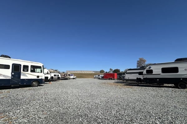 Facility photo: //images.sparefoot.com/medium/2436206945acfb02735.jpg