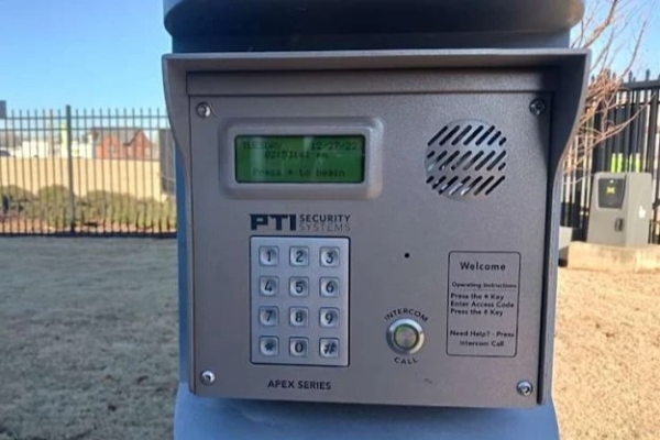 Facility photo: //images.sparefoot.com/medium/2436206945acfbe9fb5.jpg