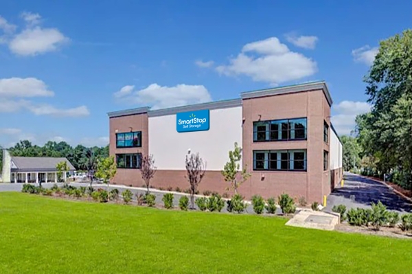 Facility photo: //images.sparefoot.com/medium/2436216945c066390a4.jpg