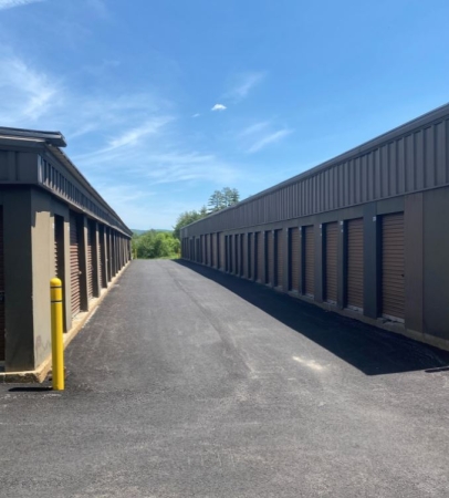 Facility photo: //images.sparefoot.com/medium/2436246945b88f8d345.jpg