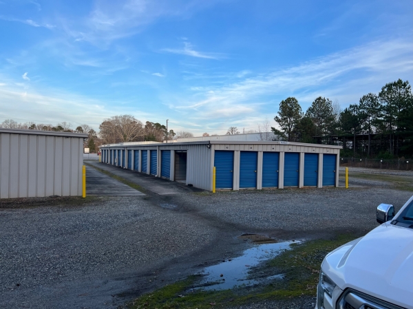 Facility photo: //images.sparefoot.com/medium/2436296945db4275546.jpg