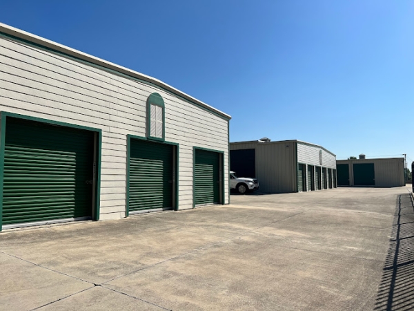 Facility photo: //images.sparefoot.com/medium/2436336945e2bdddd59.jpg