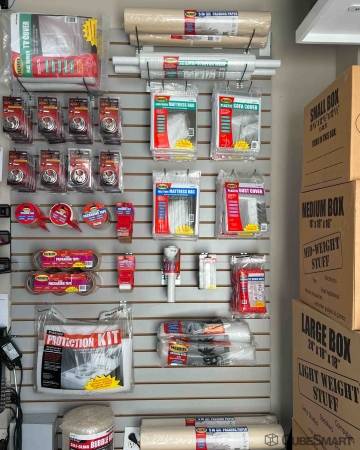 Facility photo: //images.sparefoot.com/medium/24363669465b11c153e.jpg