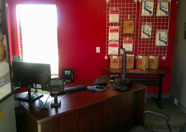 Facility photo: //images.sparefoot.com/medium/24363769fc67e4b5a40.jpg