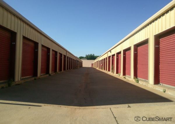 Facility photo: //images.sparefoot.com/medium/24363769fc67e5d4e9b.jpg