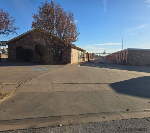 Facility photo: //images.sparefoot.com/medium/243638694bacf86ded3.jpg