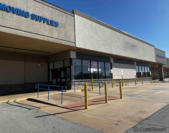 Facility photo: //images.sparefoot.com/medium/243639694bad05a273b.jpg