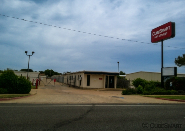 Facility photo: //images.sparefoot.com/medium/24364069fc68057103b.jpg