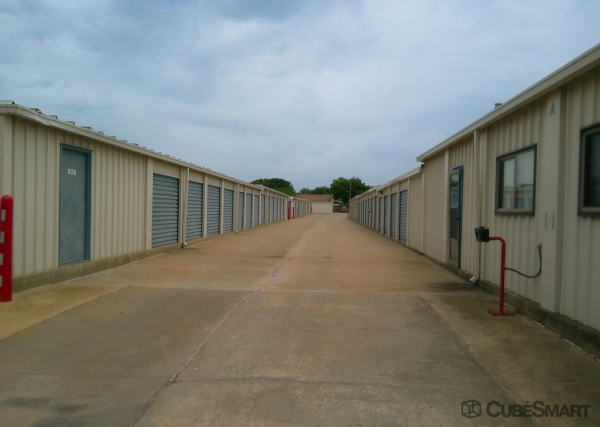 Facility photo: //images.sparefoot.com/medium/24364069fc6806a1950.jpg