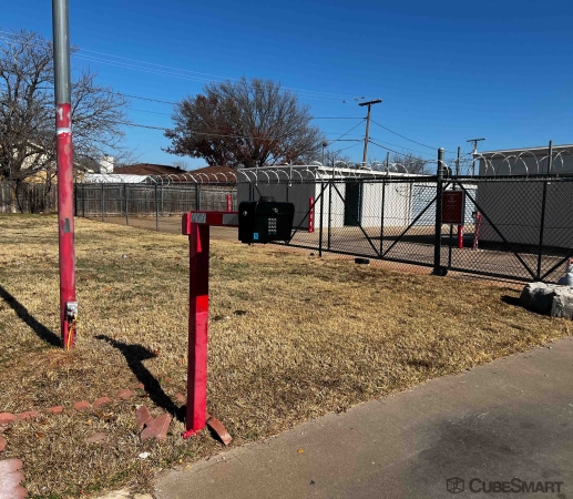 Facility photo: //images.sparefoot.com/medium/24364069fc680e7a727.jpg