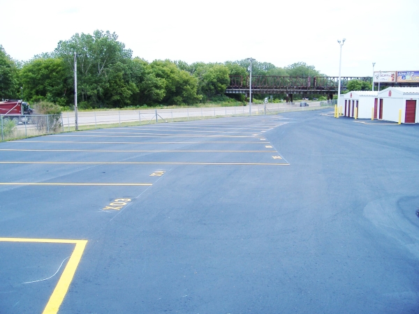 Facility photo: //images.sparefoot.com/medium/243641695e6e4448fc9.jpg