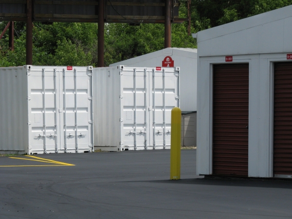 Facility photo: //images.sparefoot.com/medium/243641695e6e50e10b7.jpg