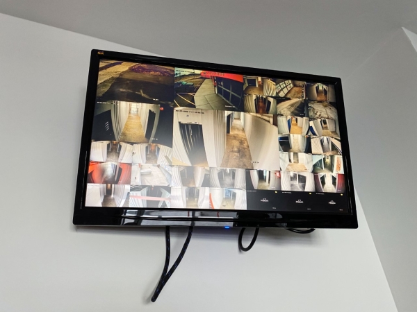 Facility photo: //images.sparefoot.com/medium/243641695e6e5489f34.jpg