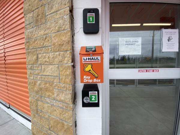 Facility photo: //images.sparefoot.com/medium/243641695e6e5823ecd.jpg