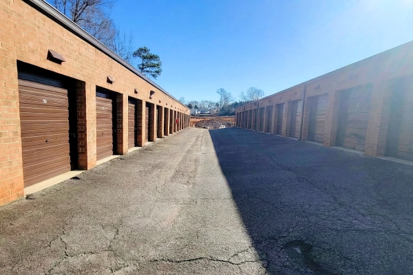 Facility photo: //images.sparefoot.com/medium/243642697b97a9c3865.jpg