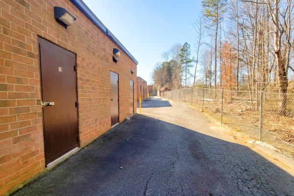 Facility photo: //images.sparefoot.com/medium/243642697b97ab48478.jpg