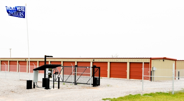 Facility photo: //images.sparefoot.com/medium/2436496949c445df41b.jpg