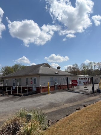 Facility photo: //images.sparefoot.com/medium/2436516a0b454e0f101.jpg