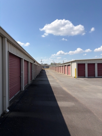 Facility photo: //images.sparefoot.com/medium/2436516a0b455232930.jpg