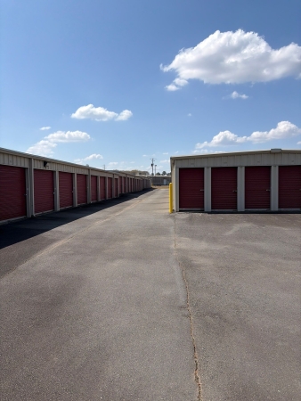 Facility photo: //images.sparefoot.com/medium/2436516a0b455372470.jpg