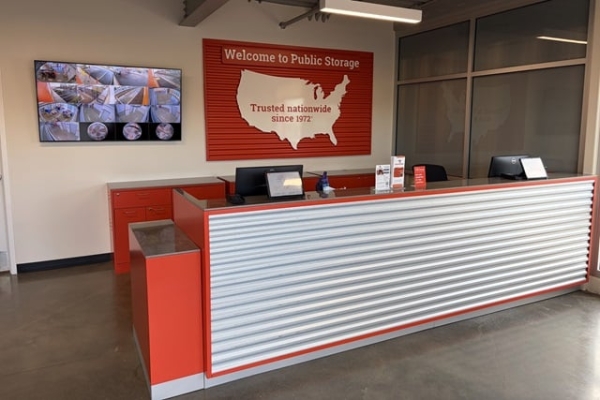 Facility photo: //images.sparefoot.com/medium/24365369f5fc7a846b1.jpg