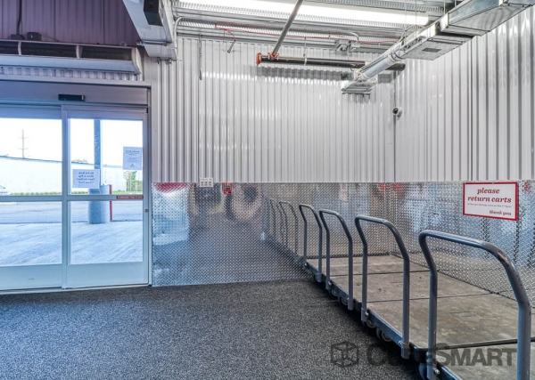 Facility photo: //images.sparefoot.com/medium/243657695f7b7a32a62.jpg