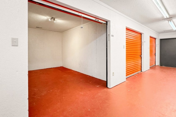 Facility photo: //images.sparefoot.com/medium/2436586953047014213.jpg