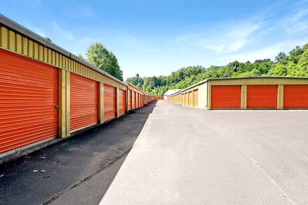 Facility photo: //images.sparefoot.com/medium/24365869530470dd129.jpg