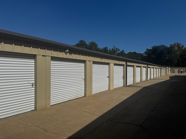 Facility photo: //images.sparefoot.com/medium/2436616953e1c15ac21.jpg