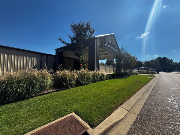 Facility photo: //images.sparefoot.com/medium/2436616953e3d125d77.jpg